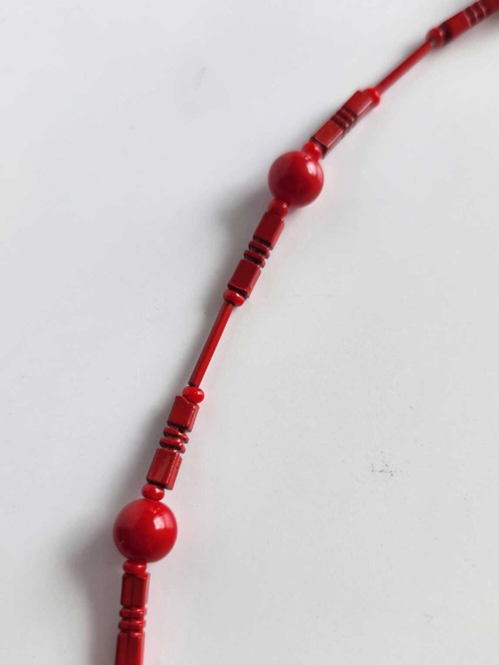 Red statement necklace - Picture 4 of 7